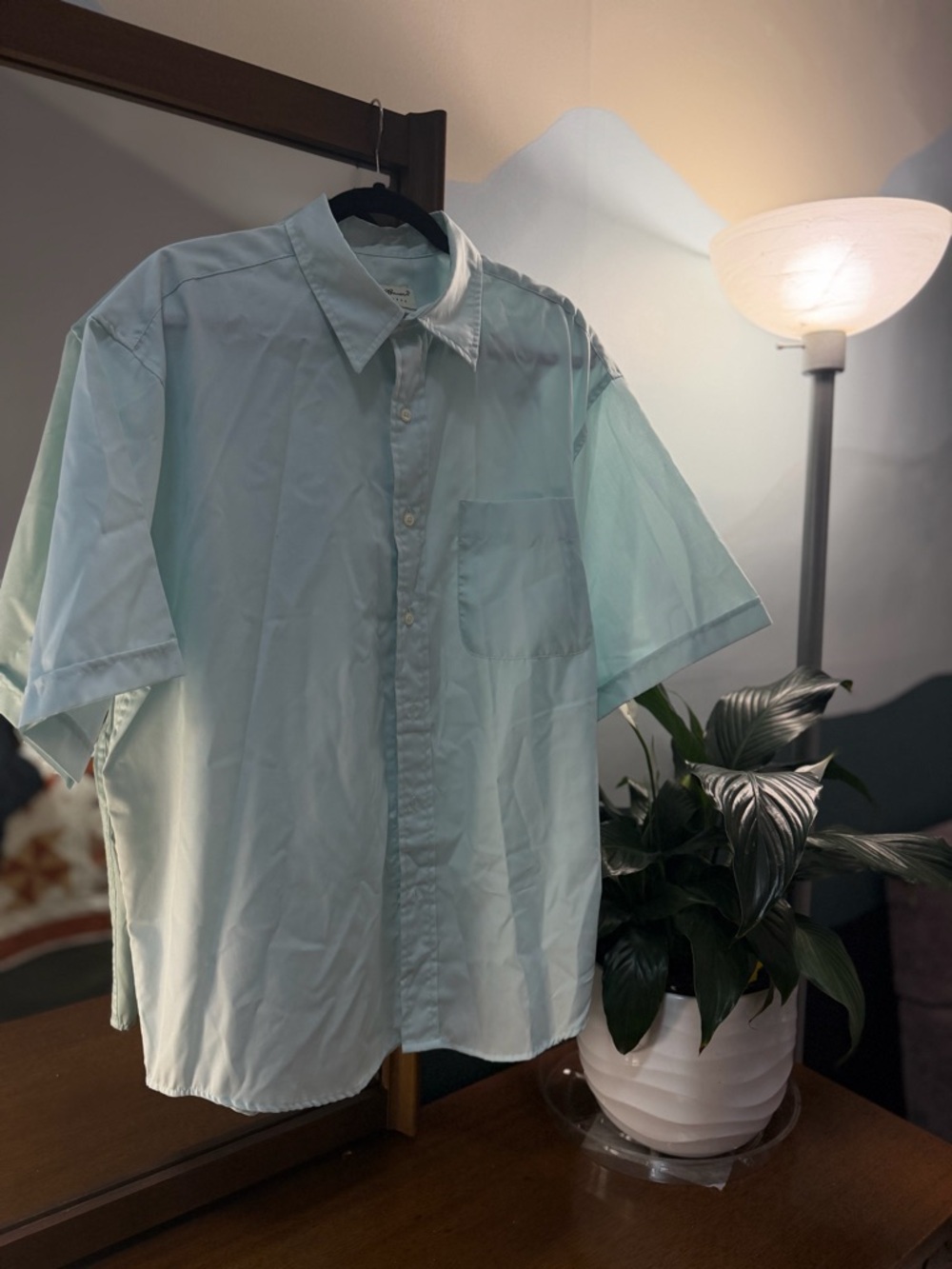 Eddie Bauer Men's Short-Sleeve Button-Up Shirt in Light Mint